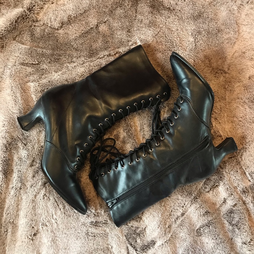 tall black heeled boots